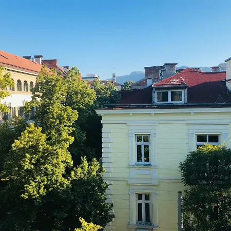 Golden Pearl - Jacuzzi Top Center Luxury Apartment Sofia