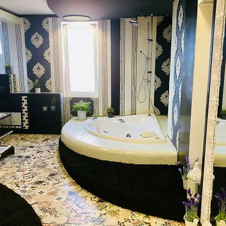 Apartment Golden Pearl - Jacuzzi Top Center Luxury