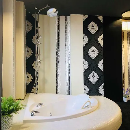Apartment Golden Pearl - Jacuzzi Top Center Luxury Sofia