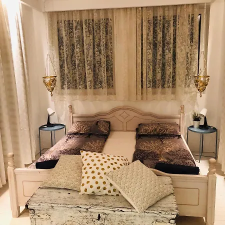 Golden Pearl - Jacuzzi Top Center Luxury Apartment